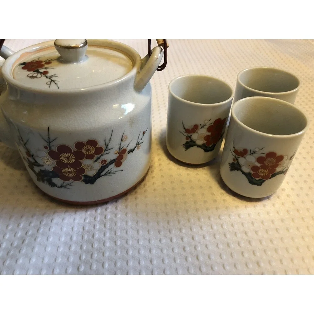 Japanese Kettle and Tea Cups - Sake - floral Ceramic - Japan -